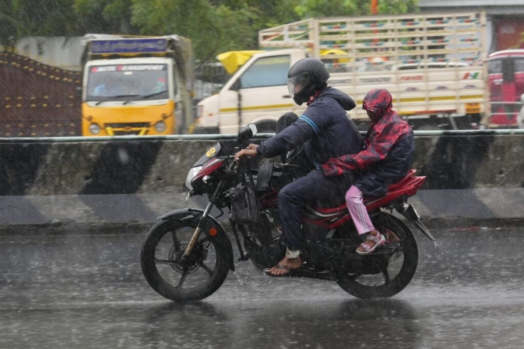 Chennai Likely To Receive Heavy Rains Today As IMD Issues Yellow Alert, Schools Shut | Updates