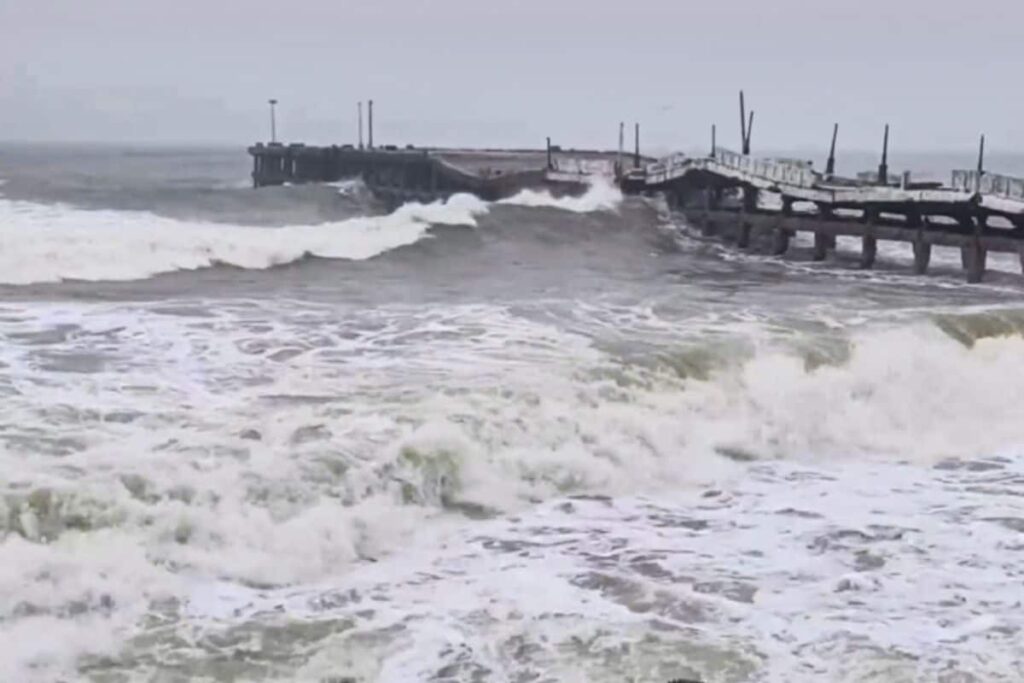 Cyclone Fengal Tracker: Heavy Rain Likely In Tamil Nadu Puducherry; Schools Closed