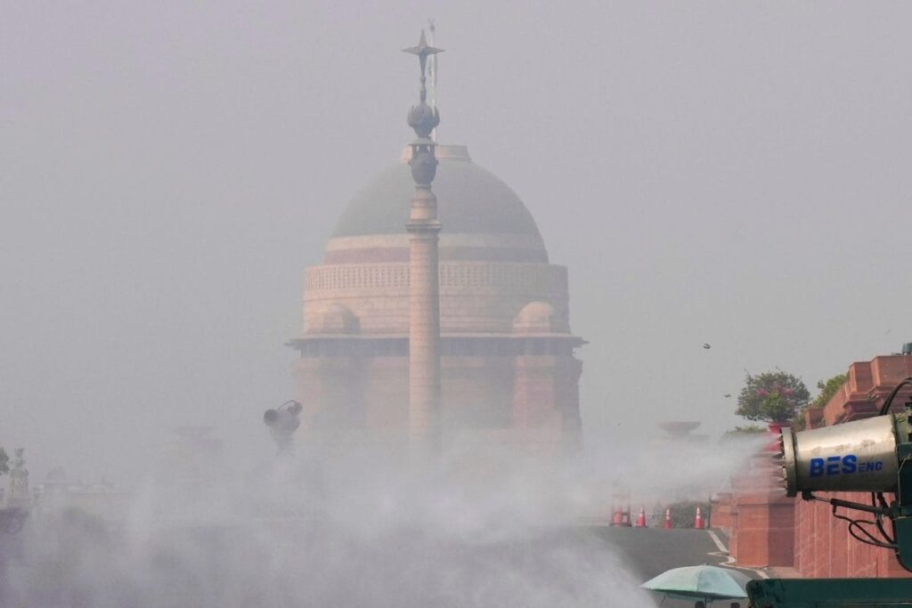 Delhi AQI Still 'Very Poor', Mumbai Better At 140, Shroud Of Smog Envelops Both Cities