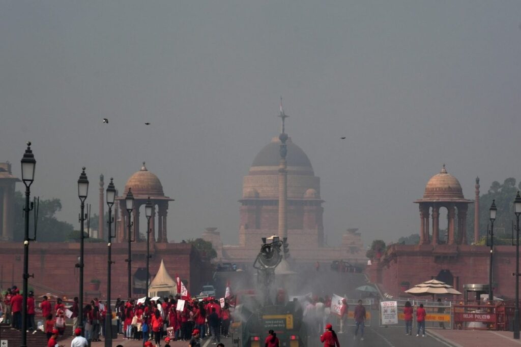 Delhi Breathes 'Very Poor' Air After Diwali Celebrations, Several Areas Record AQI Over 380