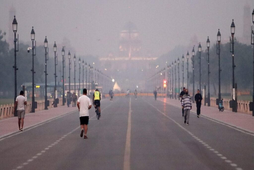 Delhi AQI Remains 'Severe' For Third Consecutive Day Amid GRAP-III Curbs; Flights, Trains Affected