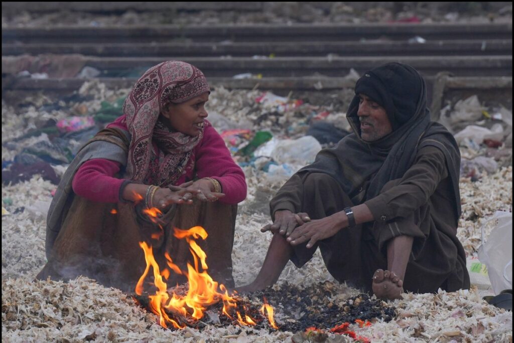 Delhi Records Coldest Night Of Season At 11.2 Degrees Amid Fog and Chilly Winds