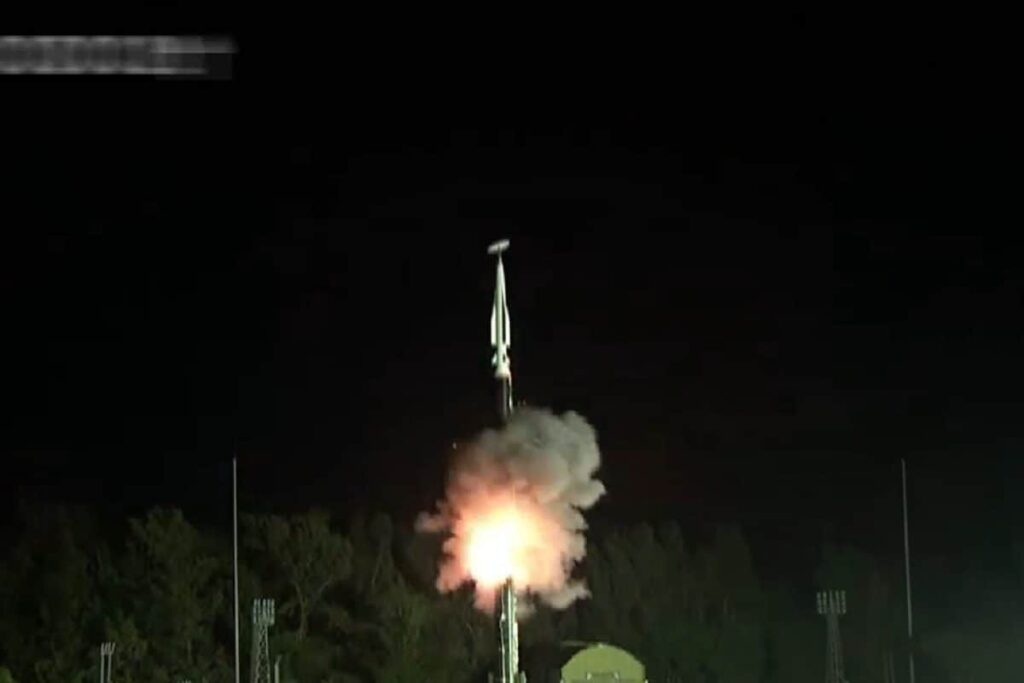 India Successfully Test-Fires Long-Range Hypersonic Missile | Video