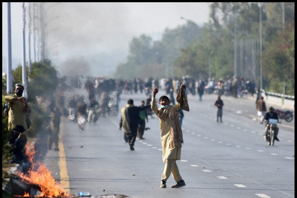 Imran Khan's Supporters Halt Islamabad Protest After Crackdown Leaves 4 Dead