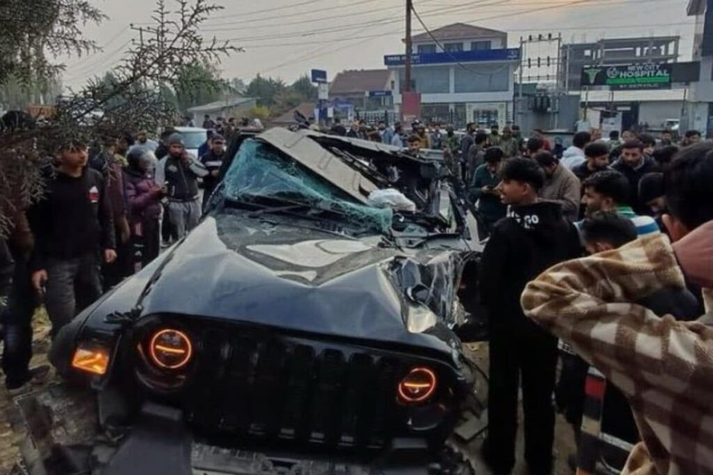 2 Minors Killed As Their Speeding Thar Rams Into Parked Truck In Srinagar | Video