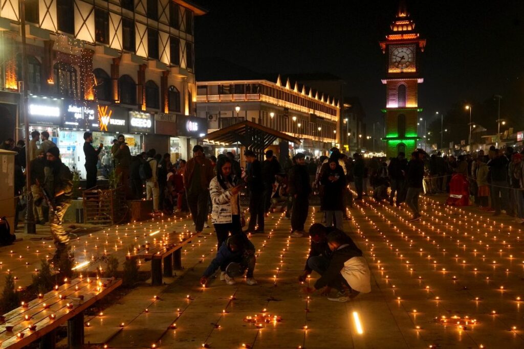 Hundreds Gather As Grand Diwali Celebration Lights Up Lal Chowk For The First Time