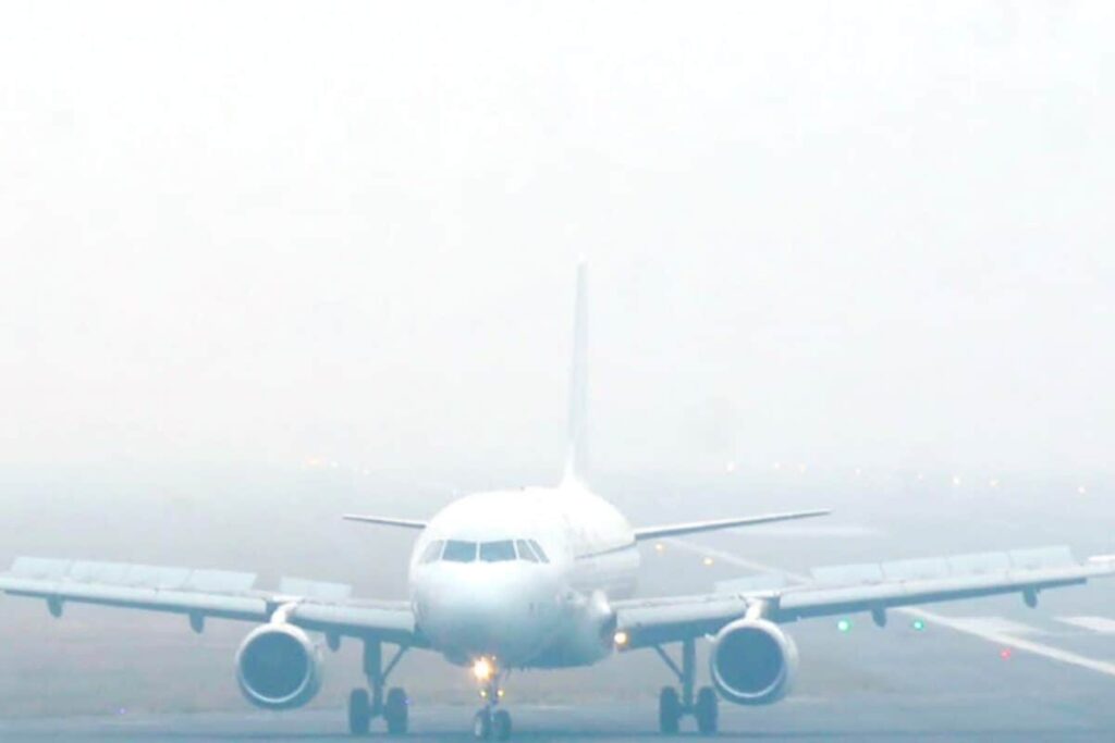 Thick Smog Disrupts Flight Operations At Delhi Airport; IndiGo, SpiceJet Issue Advisories