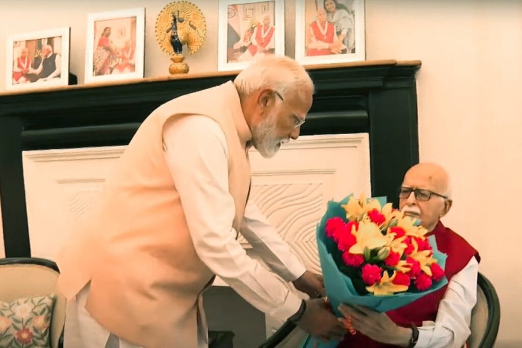 'Among India's Most Admired Statesmen': PM Modi Greets BJP Veteran LK Advani On His Birthday