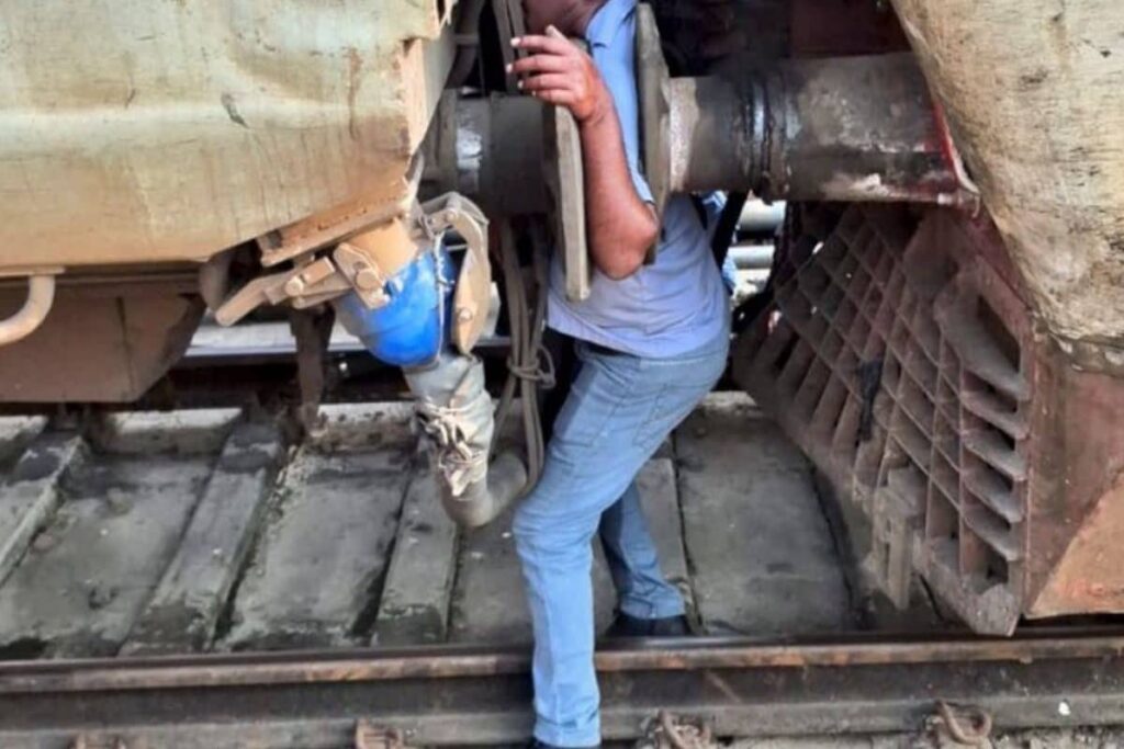 Railway Employee Killed After Coming In Between Buffers During Shunting of Train In Bihar