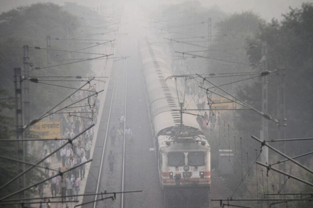 Flights Impacted, Trains Running Late As ‘Severe’ Smog Chokes Delhi, Visibility Dips