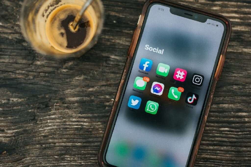 1 in 2 Urban Parents Say Their Kids Are Addicted To Social Media, OTT: Survey