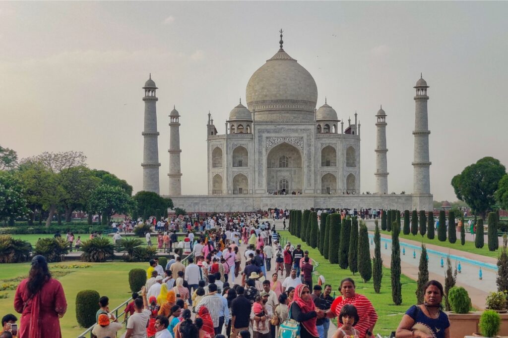 Taj Mahal Visit Turns Worrisome For Tamil Nadu Couple, Police's Swift Action Saves Their Day