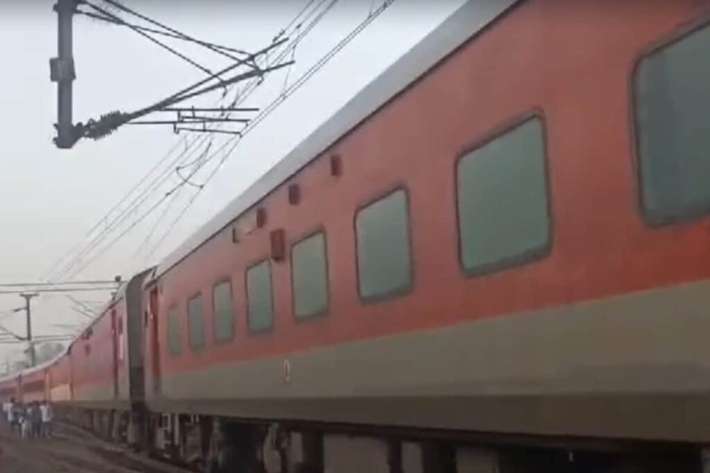 Shalimar Secunderabad Express Meets With Accident Near Howrah, Three Coaches Derail
