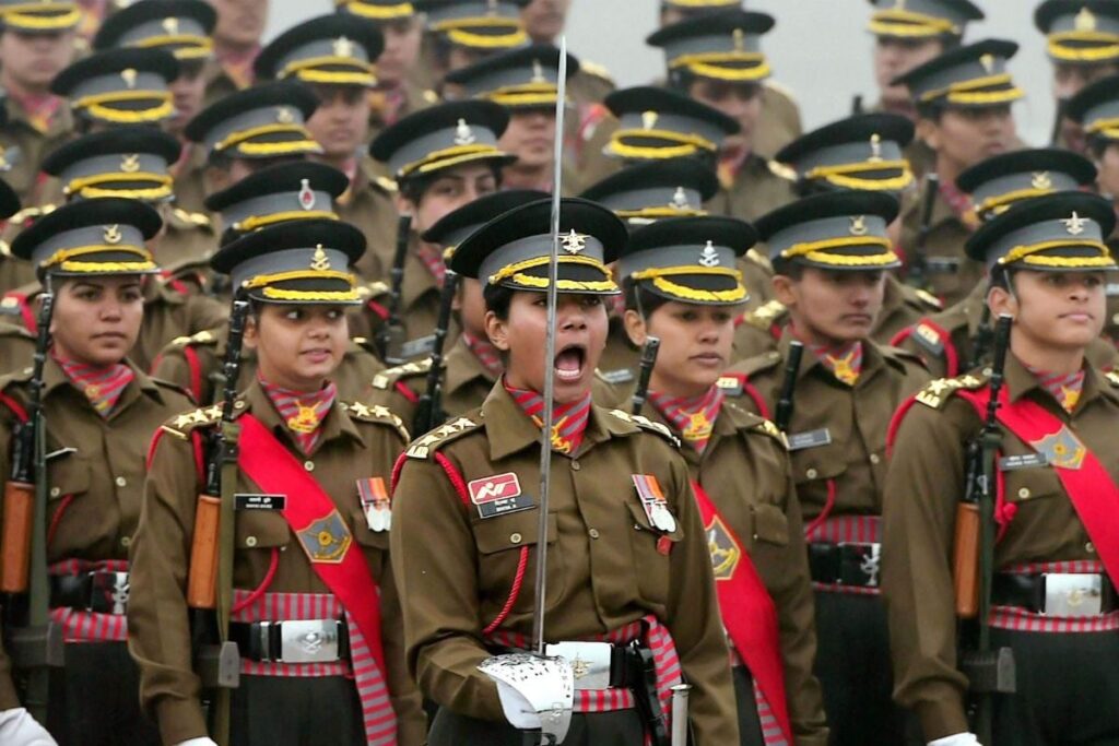 Army General Says Women Commanding Officers Have 'Ego Issues': Reports