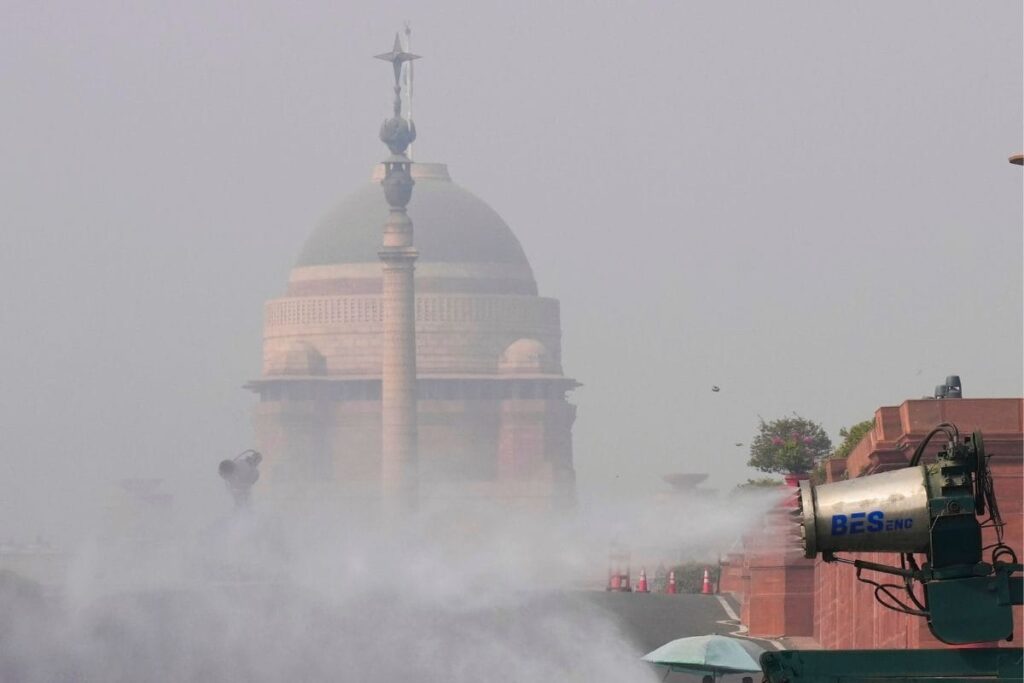 Toxic Smog Chokes Delhi For 3rd Straight Day, New Timings Announced For Govt Offices