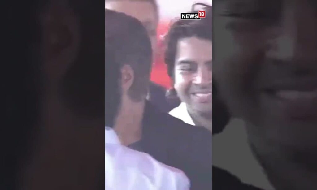 Ranbir Kapoor, Ranveer Singh Greet Shah Rukh Khan At Maharashtra CM Swearing-in Ceremony