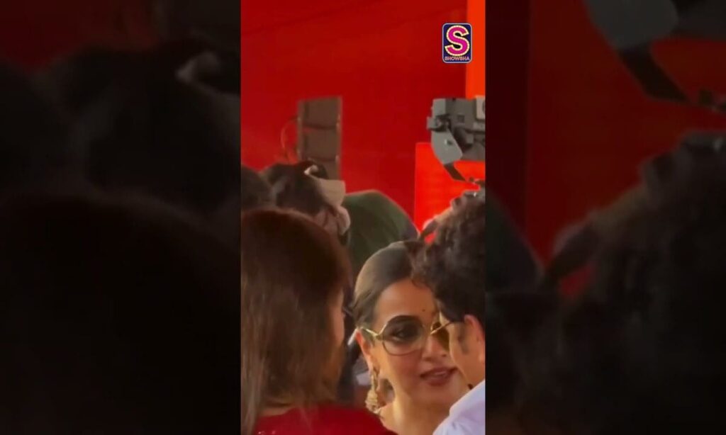 Vidya Balan Greets Sachin Tendulkar And His Wife Anjali Tendulkar At Oath Taking Ceremony | N18S