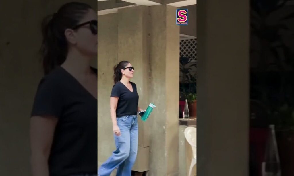 Kareena Kapoor Is Casual & Chic! Papped Strolling In Style—Because Even At Home | N18S | #viral