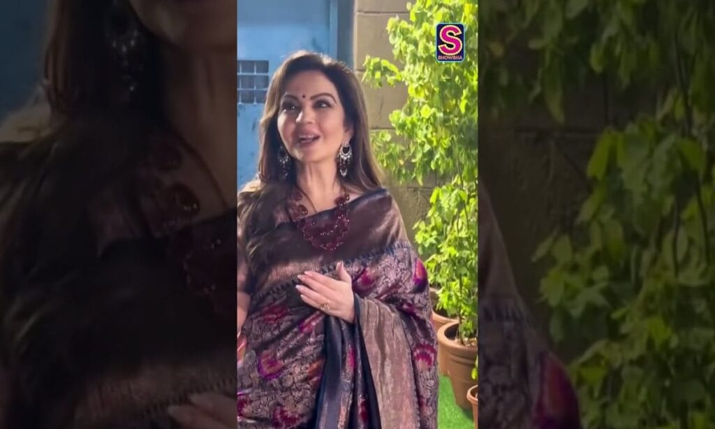 Elegance In A Saree: Nita Ambani’s Humble Gesture Steals Hearts! | Ambani Family | N18S