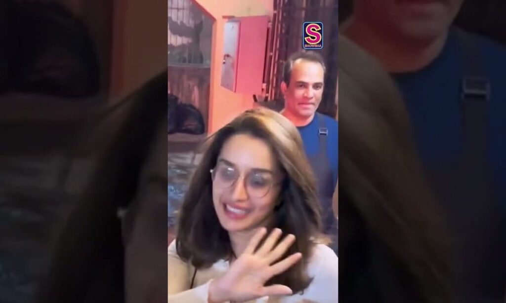 Can You Take A Guess What Shraddha Kapoor Is Saying To Paps? | Celebrity | Bollywood | N18S
