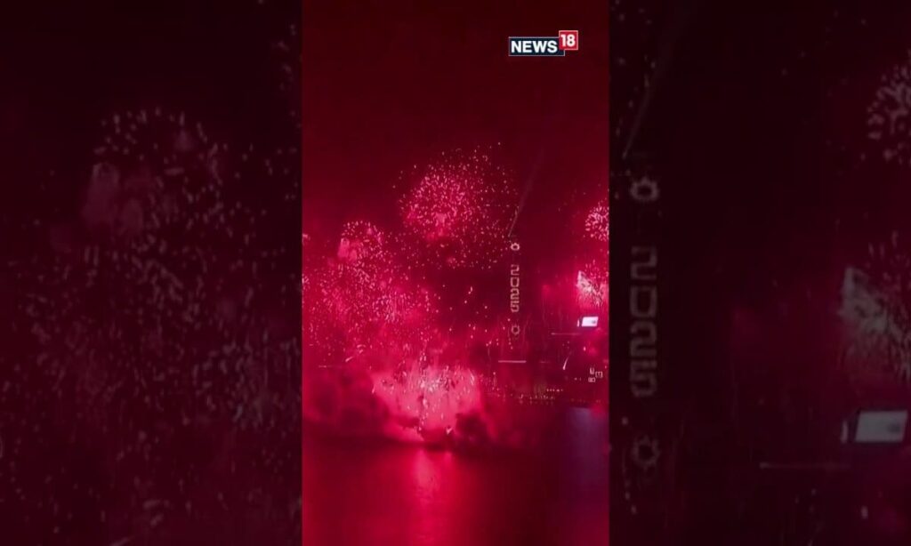 #Watch: Hong Kong Welcomes New Year 2025 With A Spectacular Display Of Fireworks At Victoria Harbour