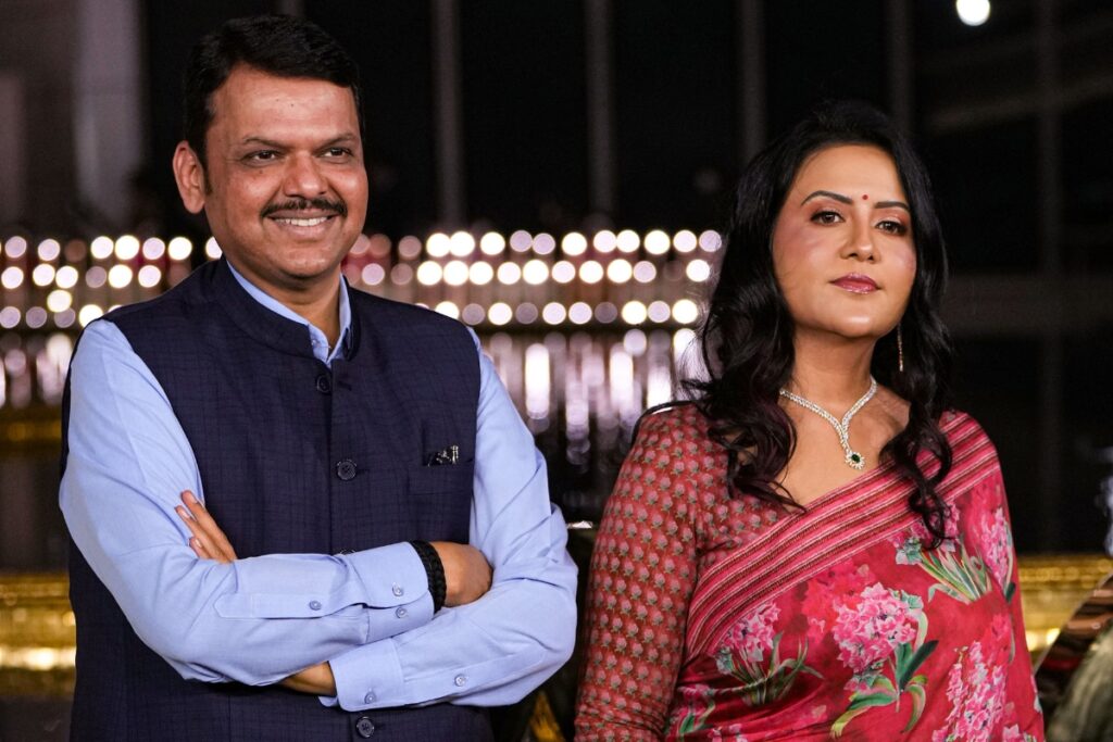 How 'Romantic' Amruta Fadnavis Fell For 'Unromantic' Devendra Fadnavis In Just 90 Minutes