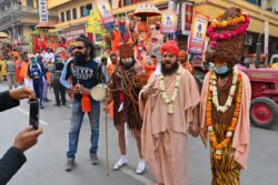 Kumbh Mela 2025: What To Wear At Maha Kumbh? A Guide To Comfortable And Respectful Attire