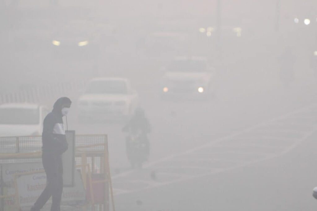 Dense Fog Leads To Near-Zero Visibility In Parts Of Delhi, Minimum Temperature At 6.2°C