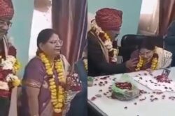 Govt Employee Takes Early Retirement For Ailing Wife, She Dies At His Farewell | Video