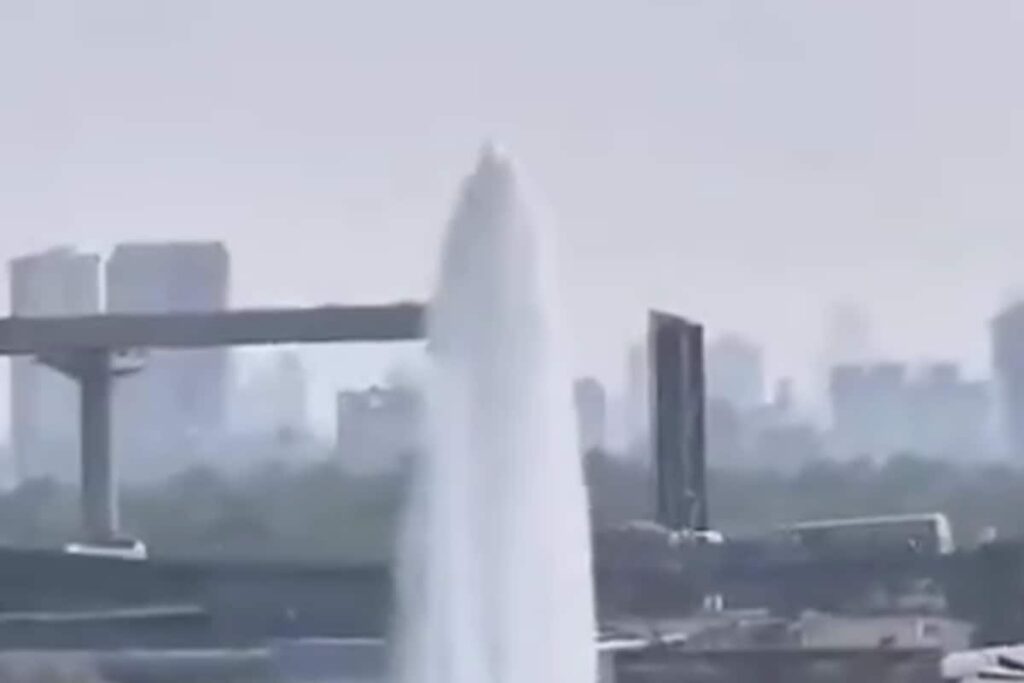 Pipeline Burst In Mumbai's Bandra Shoots Water Upto 50 Feet High In Air | Video