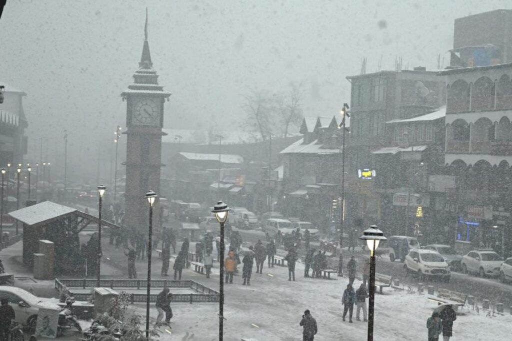 Watch: Snowfall Turns Srinagar Into A Surreal Winter Wonderland