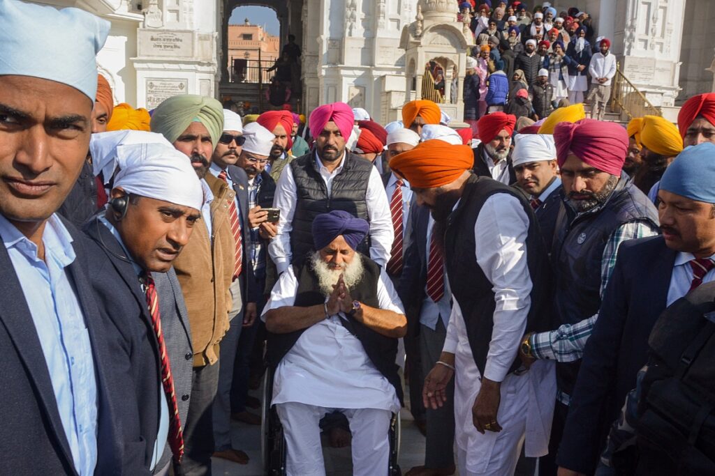 Sukhbir Badal Completes Religious Penance, Prays At Akal Takht