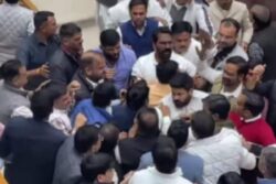 High Drama At Jaipur Municipal Corporation Meeting As BJP, Congress Councillors Clash | Video