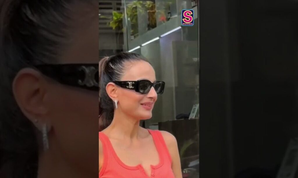 Ameesha Patel Spotted In Juhu Looking Effortlessly Stylish In Orange | N18S | #shortvideos