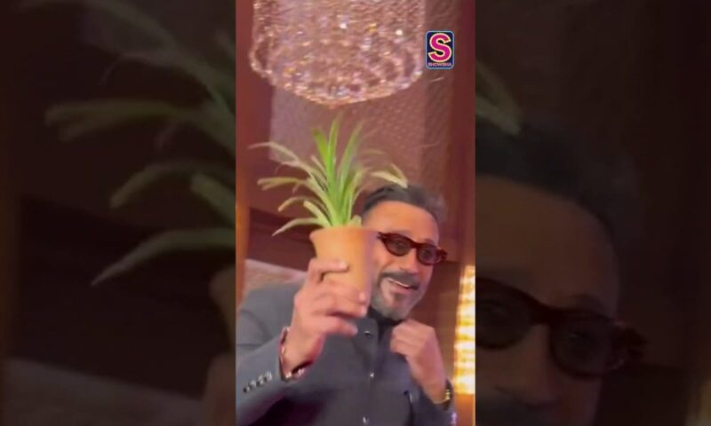 Apna Bidu Jackie Shroff Has A Fun Banter With Paps As He Walks Red Carpet In Style | N18S