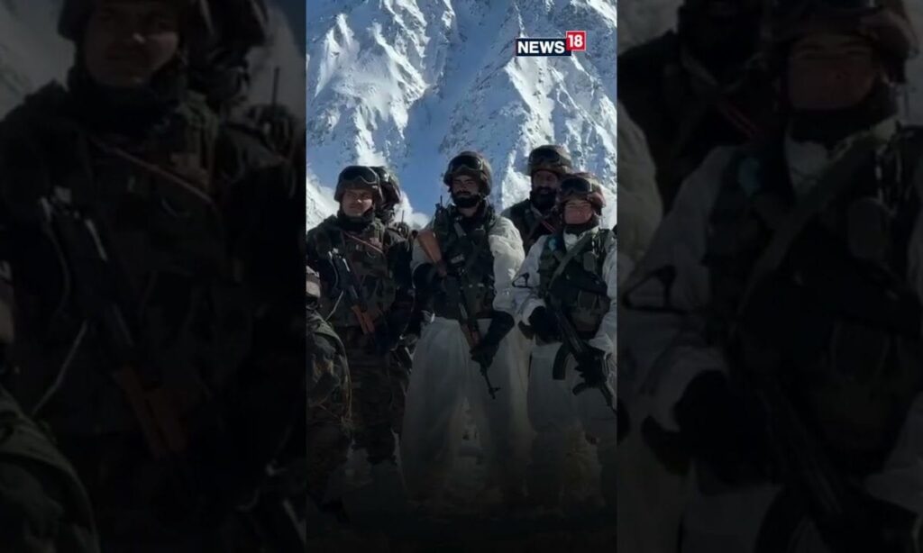 Indian Army Celebrates Republic Day And Hoists Indian Flag On High Altitude Area In Kashmir | N18S