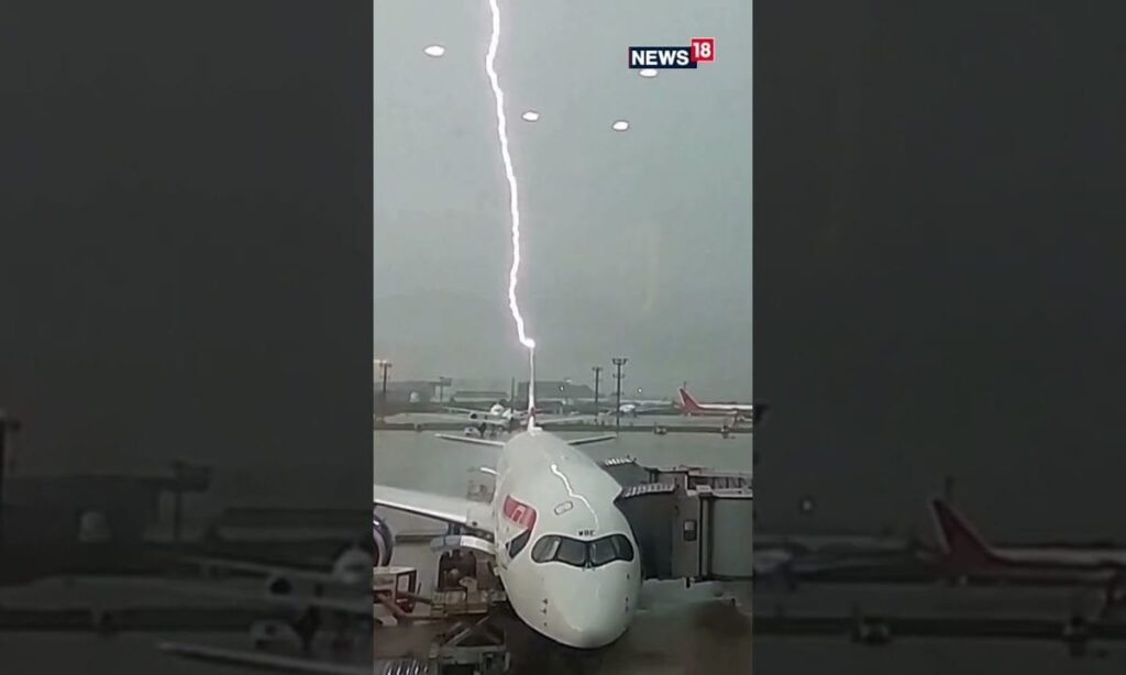 Lightning Strikes A British Airways Plane During A Storm At São Paulo Airport | N18S #shorts