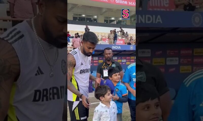 Indian Cricket Star Hardik Pandya Obliges His Young Fans With Autographs | Hardik Pandya | N18S