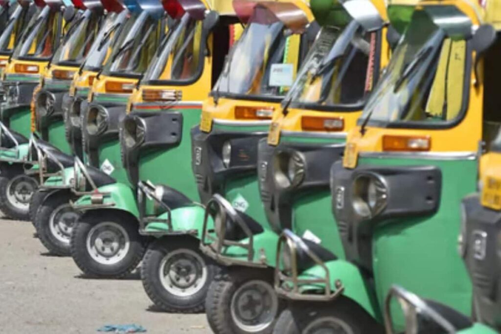 Autorickshaw Driver 'Harassed' By Traffic Cop Invited As Special Guest To Kanpur R-Day Function