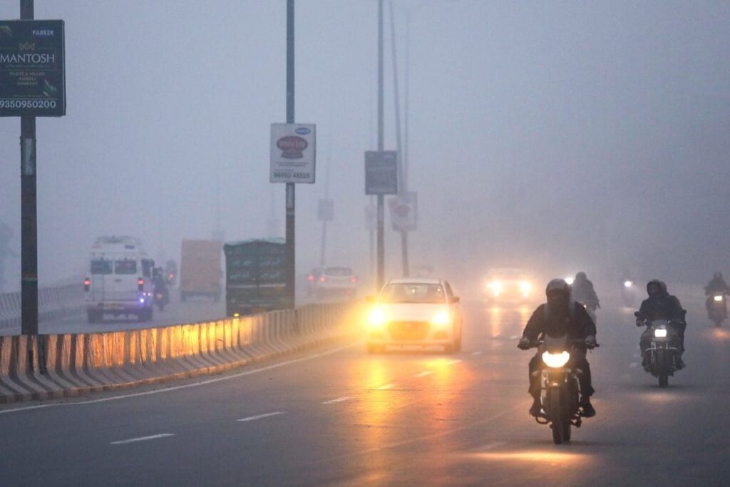 Delhi Weather Update: Shallow Fog Persists As Rains Predicted Today; AQI Remains 'Poor'