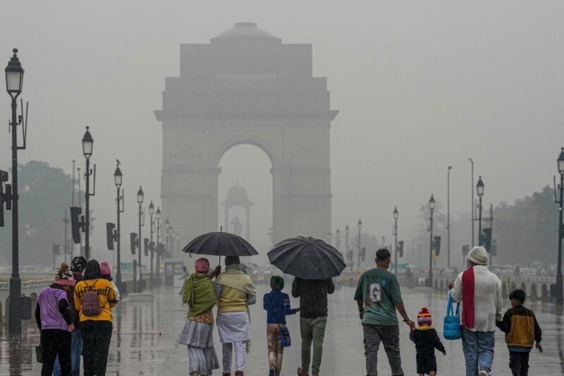 Delhi Braces For Thunderstorm Amid Cold Wave; Dense Fog Disrupts Air Travel