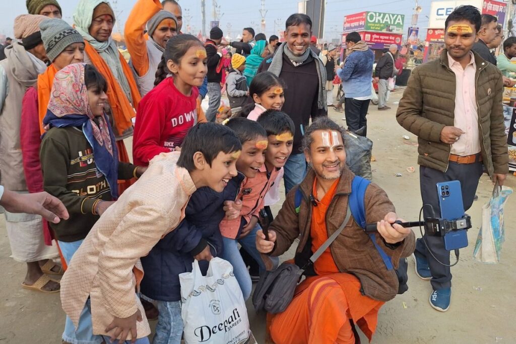 Maha Kumbh 2025: Apple IPhone & Tripod In Hand, ‘Digital Baba’ Redefines Spirituality With A Modern Twist