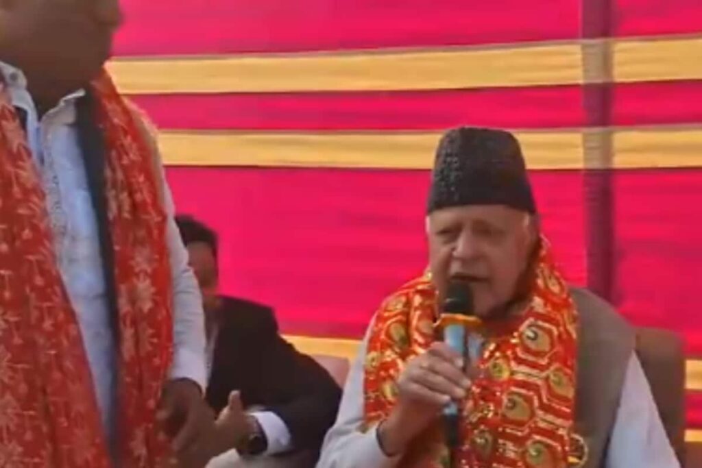 Watch: Farooq Abdullah Sings Famous Bhajan ‘Tune Mujhe Bulaya Sherawaliye’ In Katra