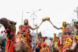 Kumbh Mela 2025: Bus With World’s Heaviest Sphatik Shivling, Sacred Water From 12 Jyotirlingas And A Saint