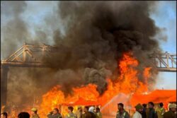 Massive Fire Breaks Out At Maha Kumbh Due To Cylinder Blast | Video