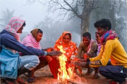 Fog In Parts Of Delhi As Minimum Temperature Drops To 6.4°C, Air Quality Improves To 'Poor'