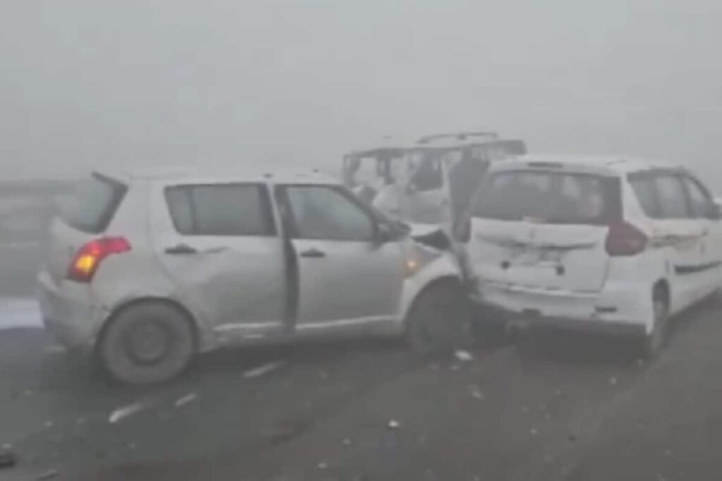 Dense Fog Causes Multiple Vehicle Collision On Delhi-Lucknow Highway | Video