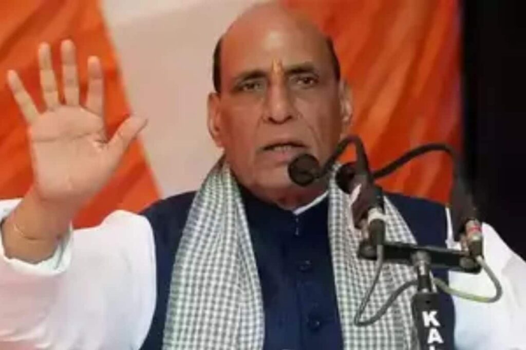 'Consider It My Good Fortune': Rajnath Singh Visits Maha Kumbh, Takes Holy Dip At Sangam