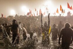 Mahakumbh: How 2 Lakh Devotees Are Able To Take A Dip At Sangam Nose Every Hour