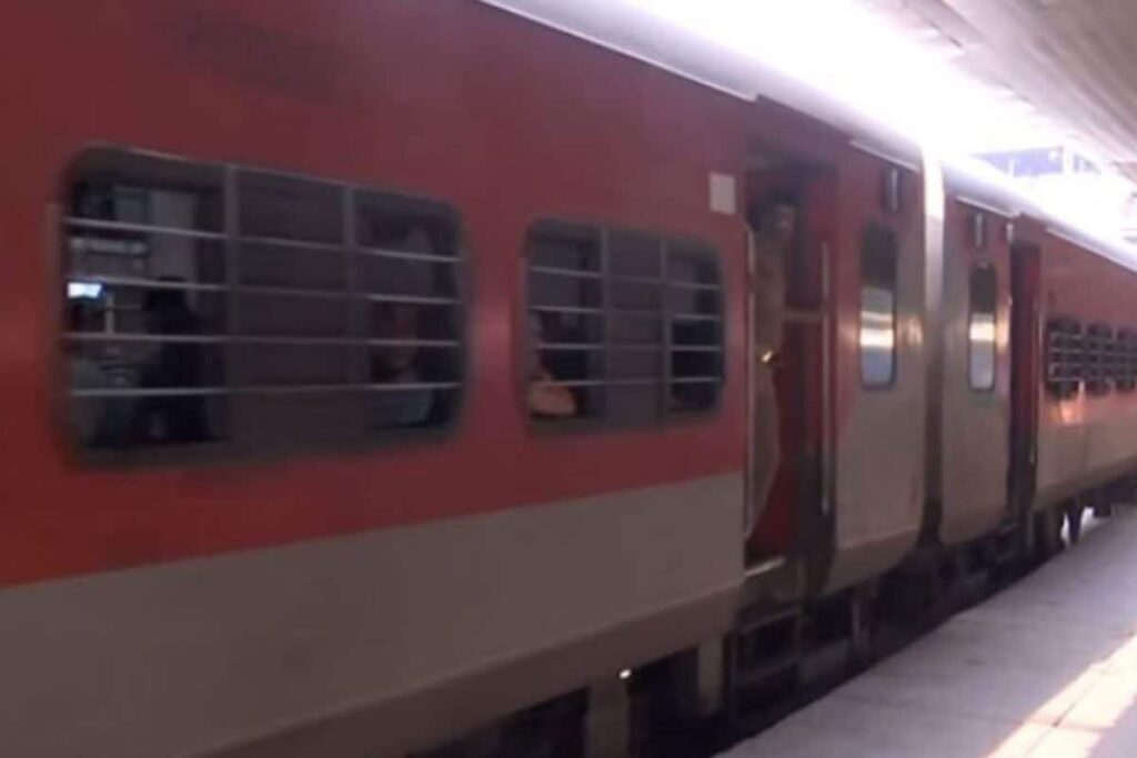 After Failing To Board Train, Passengers Hurl Stones & Block Tracks In Jharkhand